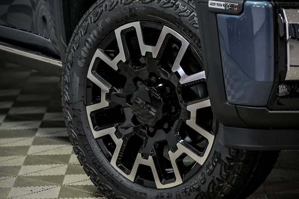 New 2026 GMC Sierra 2500 Denali w/ Denali Reserve Package AWD/4WD image 3