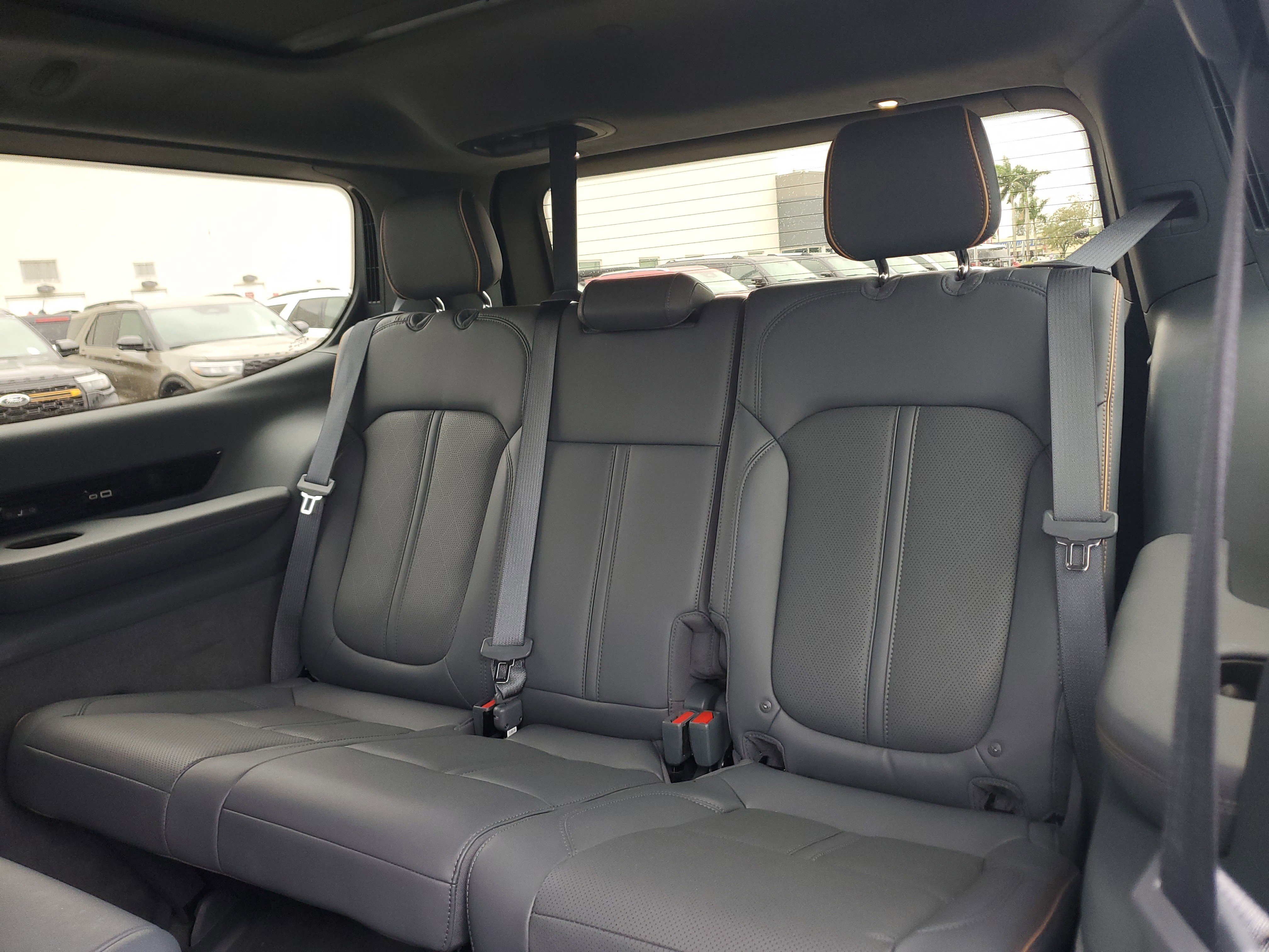 Used 2022 Jeep Grand Wagoneer Series II w/ Convenience Group III image 15