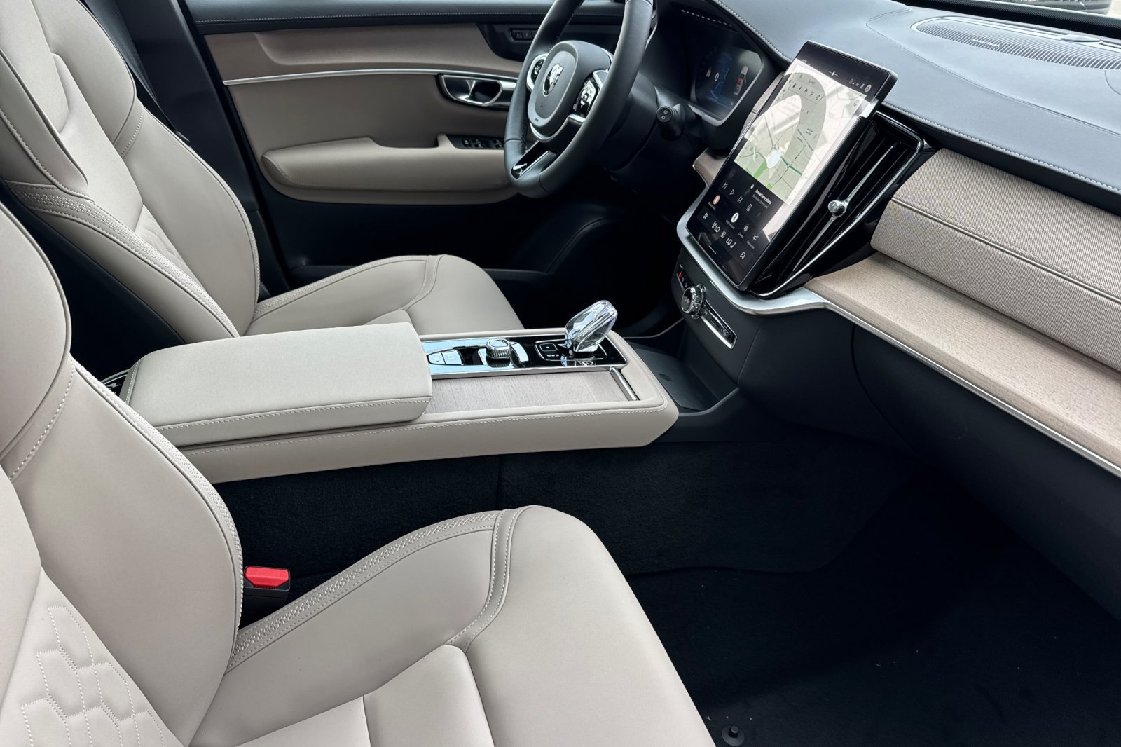 New 2026 Volvo XC90 T8 Plus w/ Protection Package AWD/4WD image 18