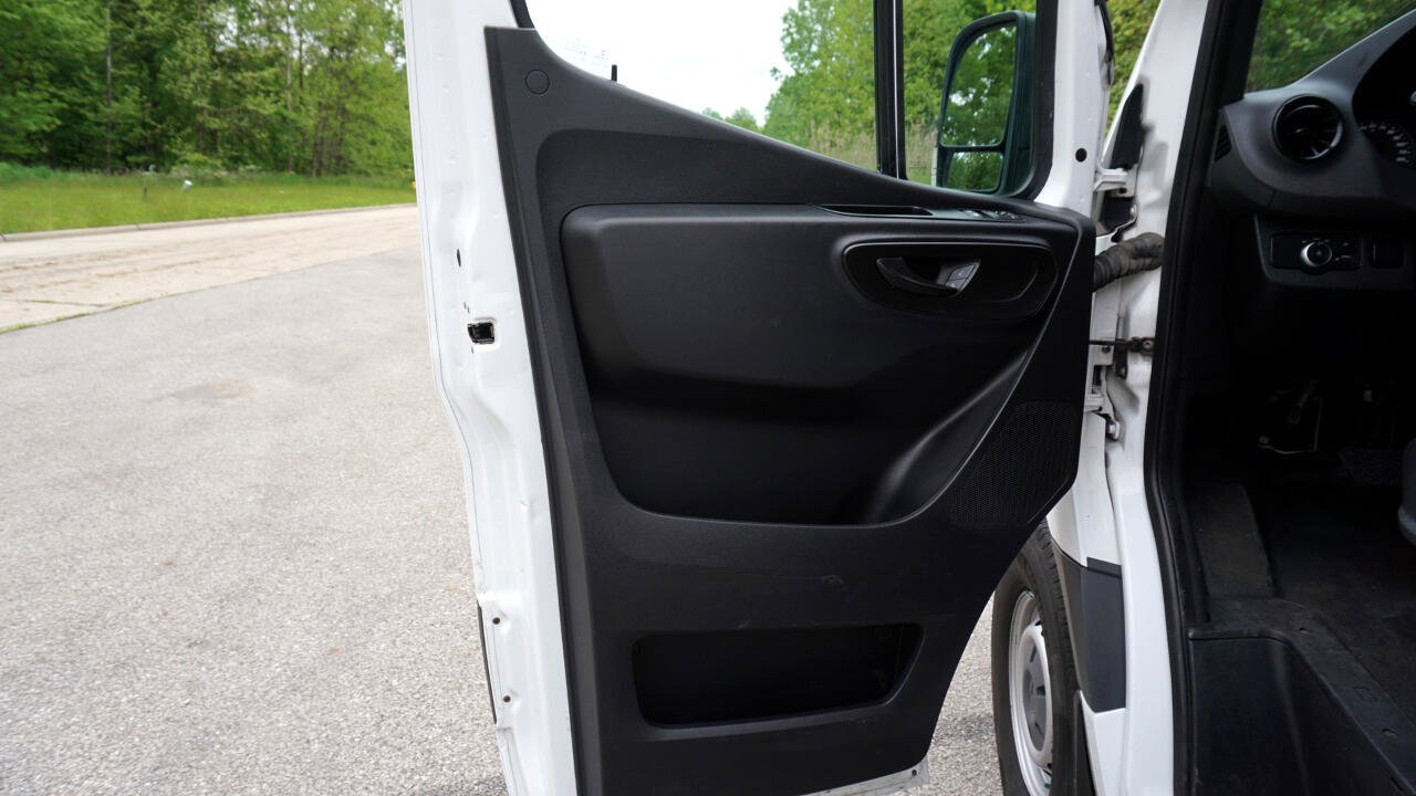 Used 2019 Mercedes-Benz Sprinter 1500 image 22
