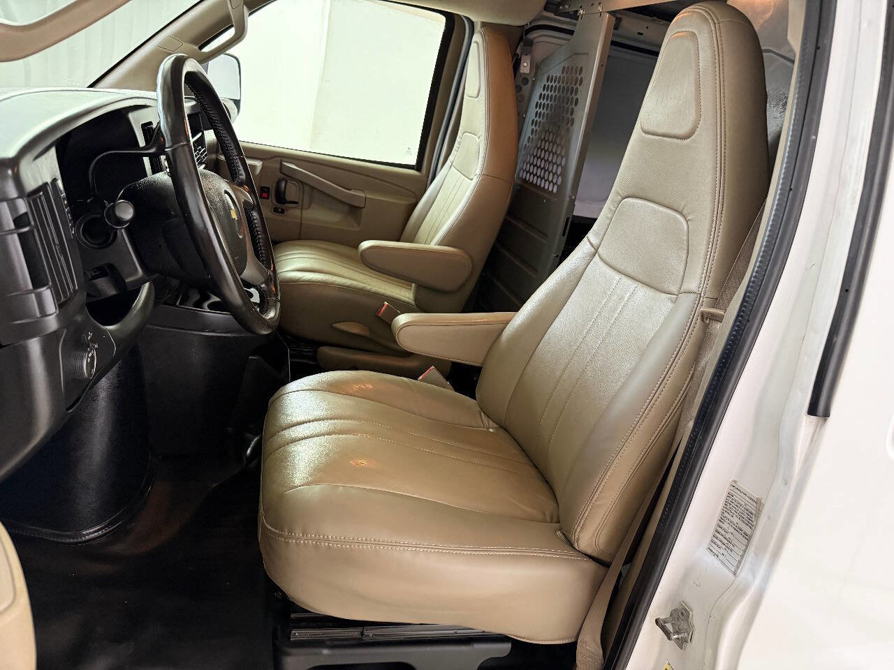 Used 2017 Chevrolet Express 2500 image 44