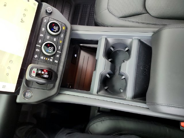 New 2026 Land Rover Defender 110 X-Dynamic SE AWD/4WD image 26