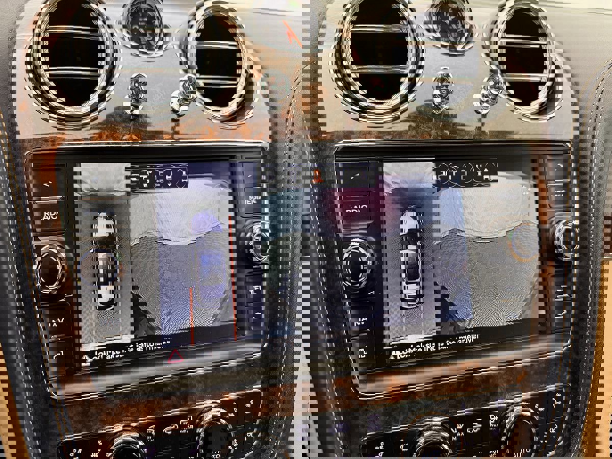 Used 2017 Bentley Bentayga image 24