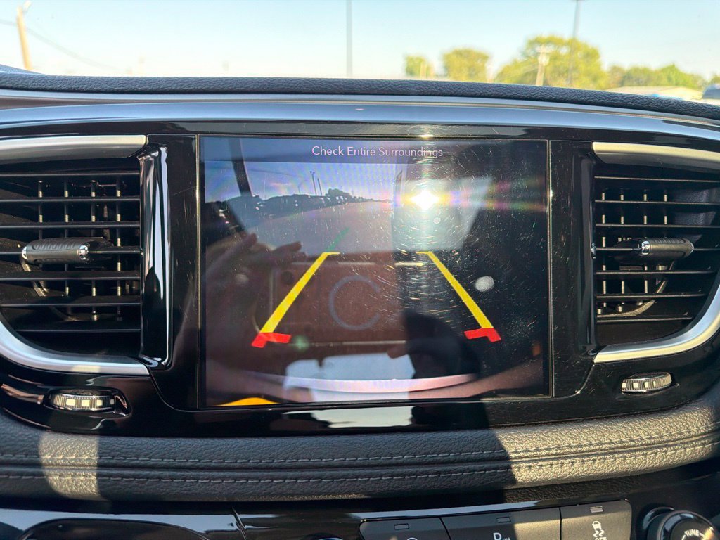 Used 2018 Chrysler Pacifica Limited FWD image 18