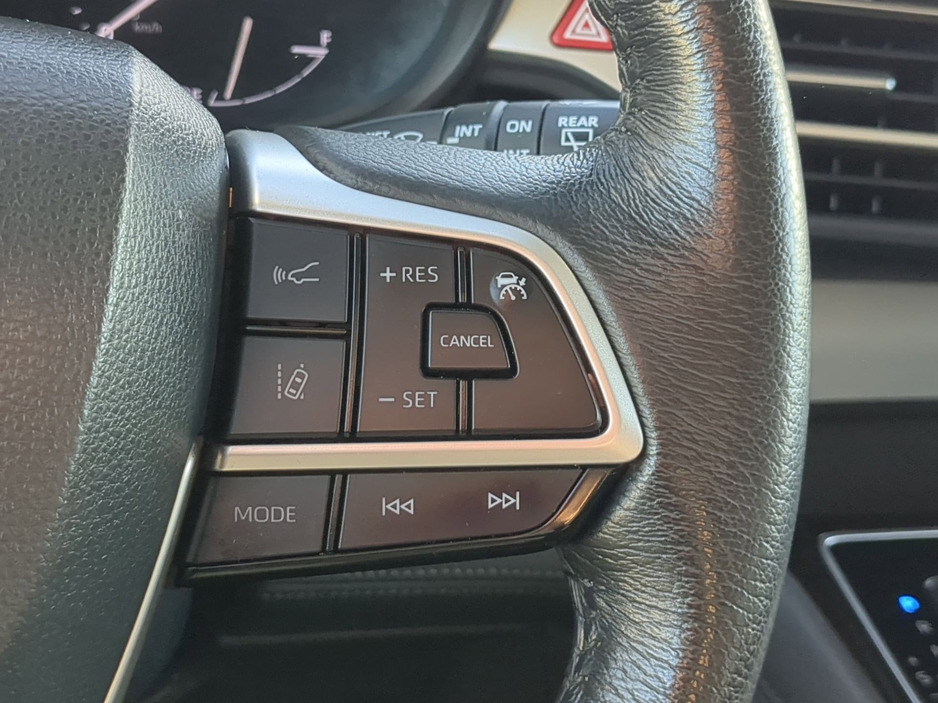 Used 2023 Toyota Sienna XLE image 19