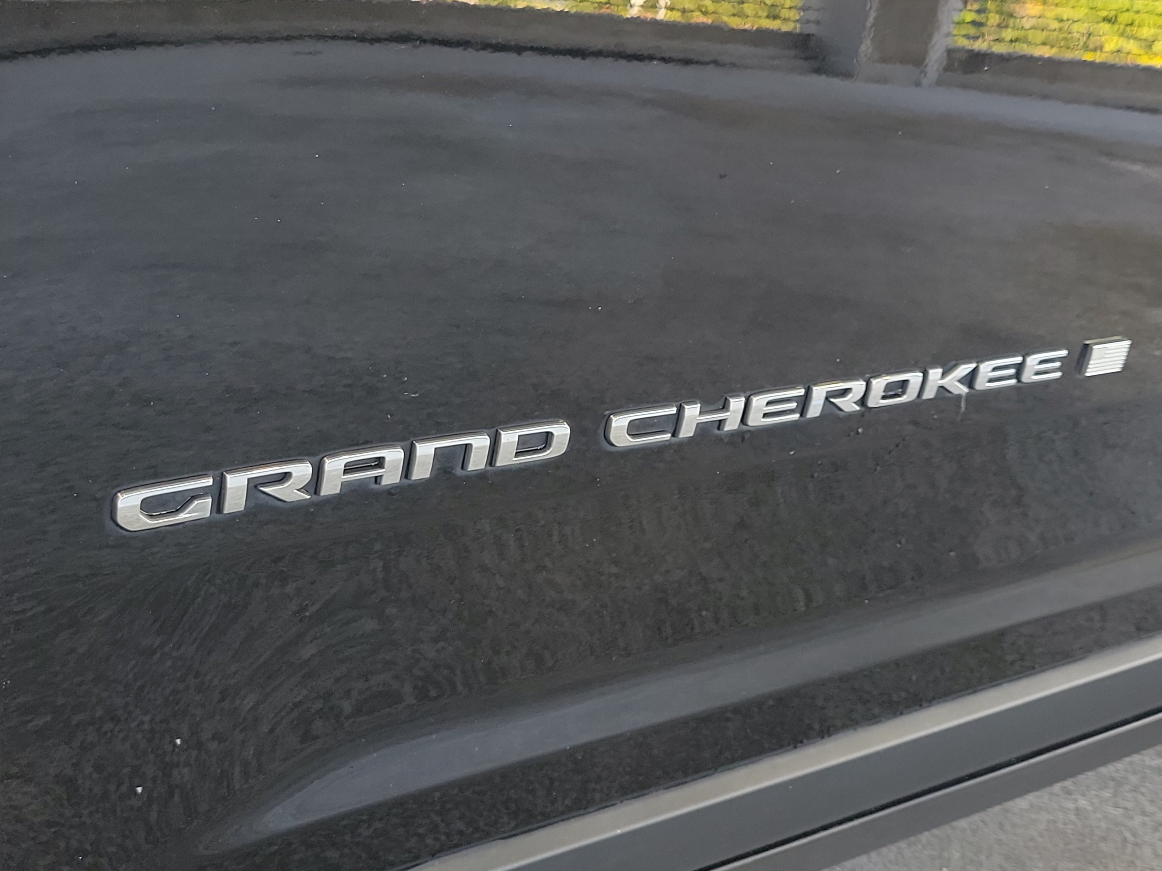 Used 2023 Jeep Grand Cherokee Laredo AWD/4WD image 6