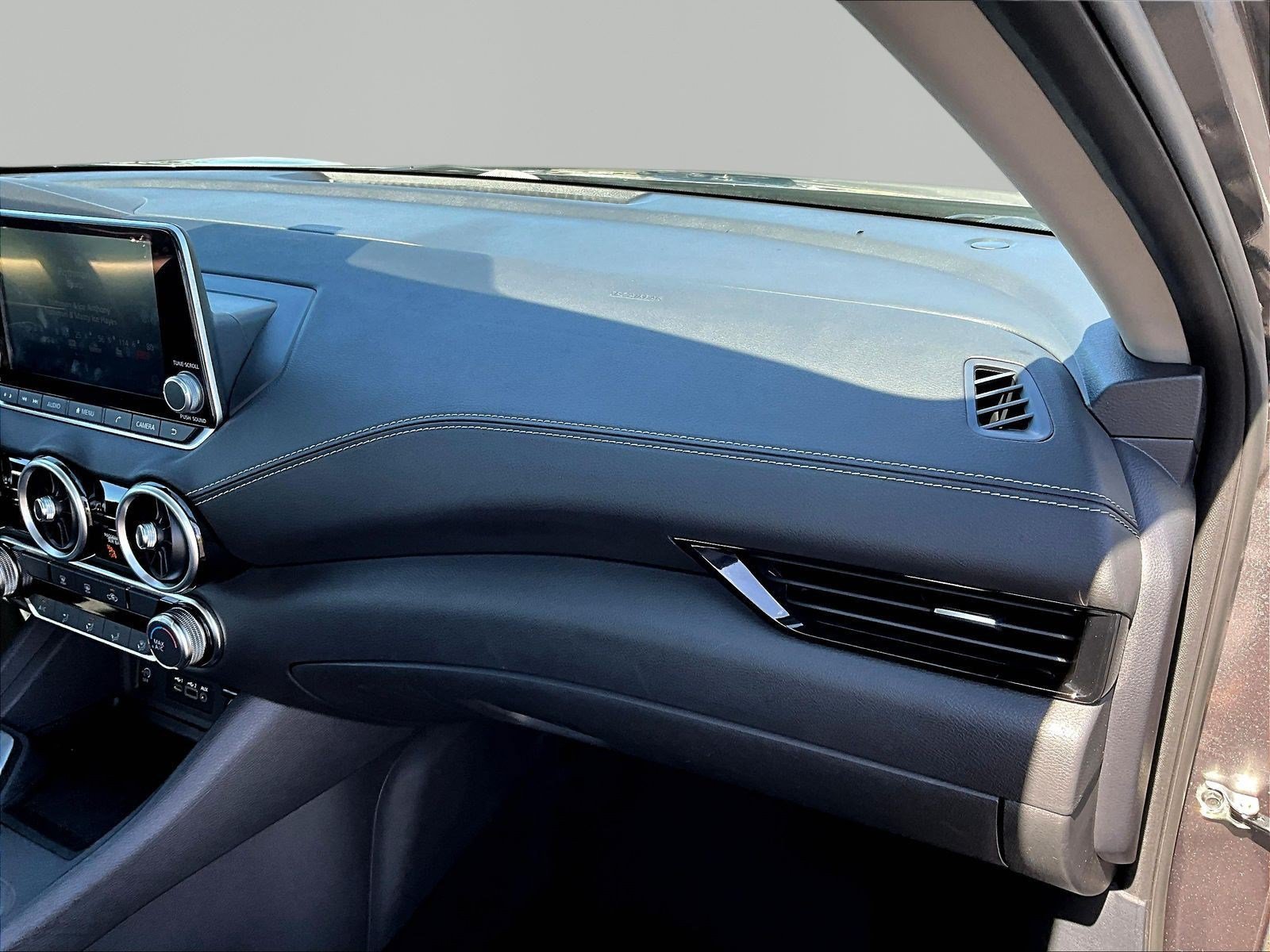 Used 2025 Nissan Sentra SV FWD image 26