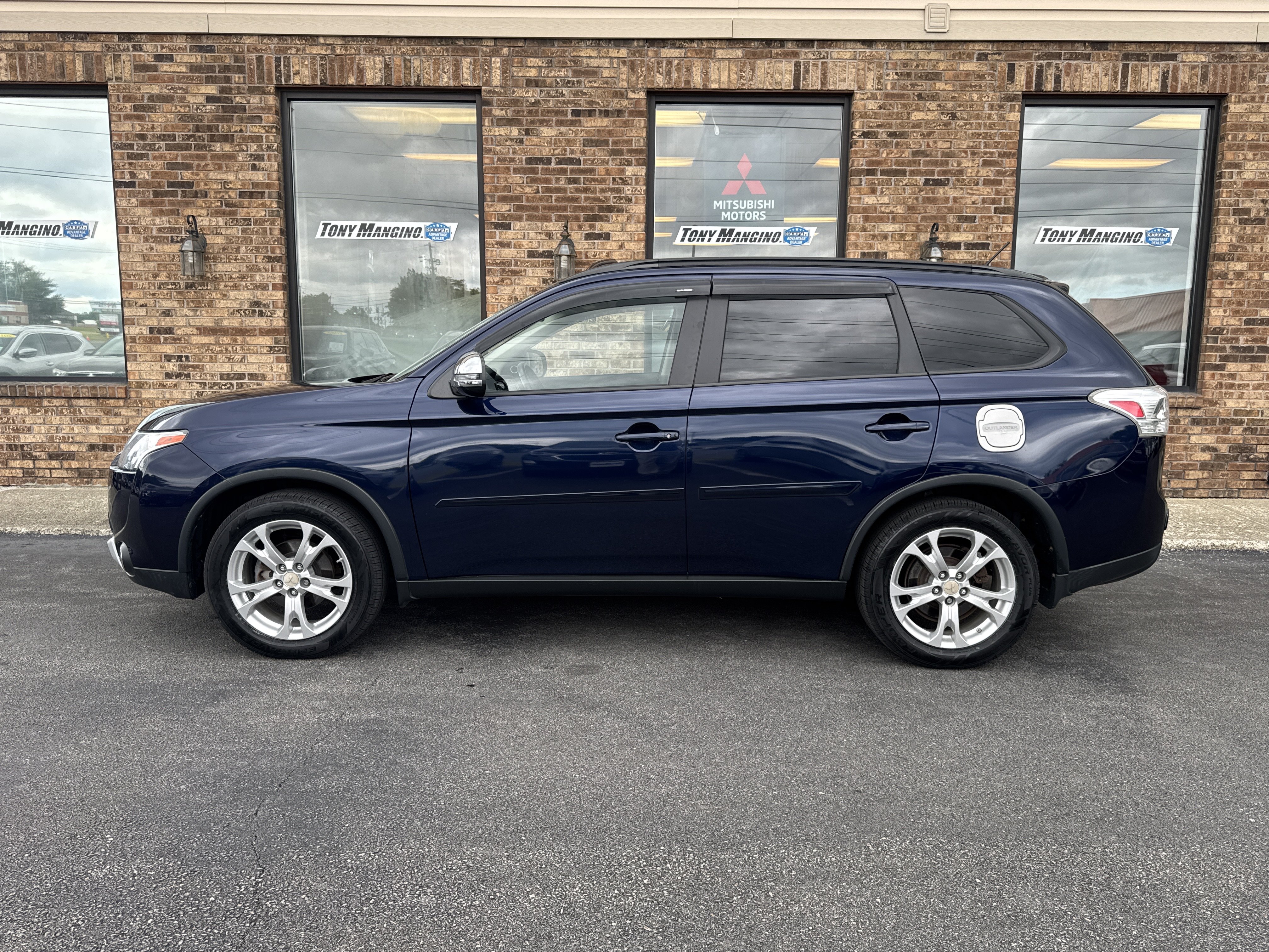 Used 2015 Mitsubishi Outlander SE AWD/4WD image 2