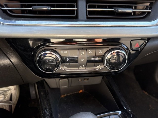 Used 2024 Chevrolet Trax LT w/ LT Convenience Package image 28