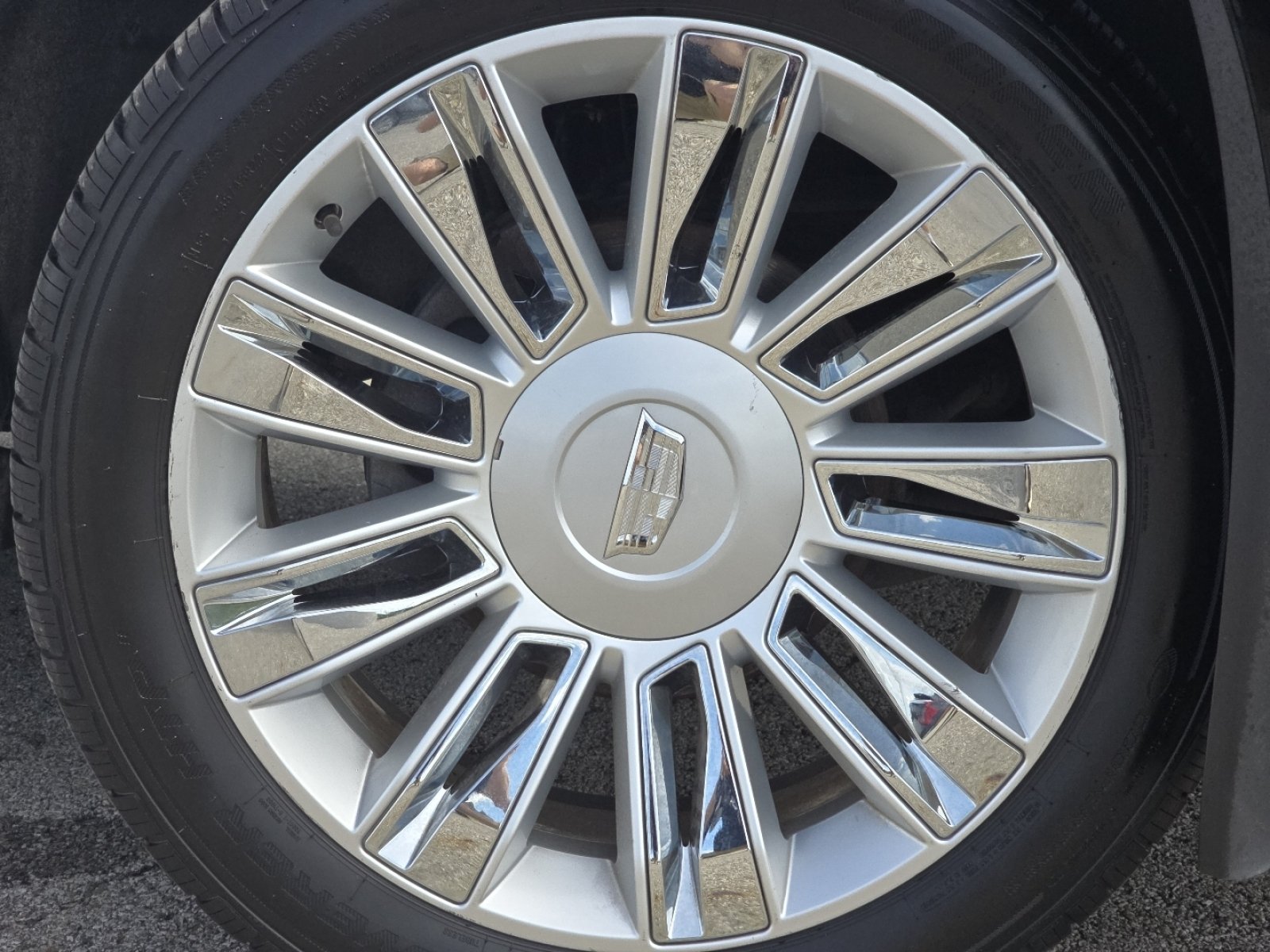 Used 2016 Cadillac Escalade Platinum AWD/4WD image 19