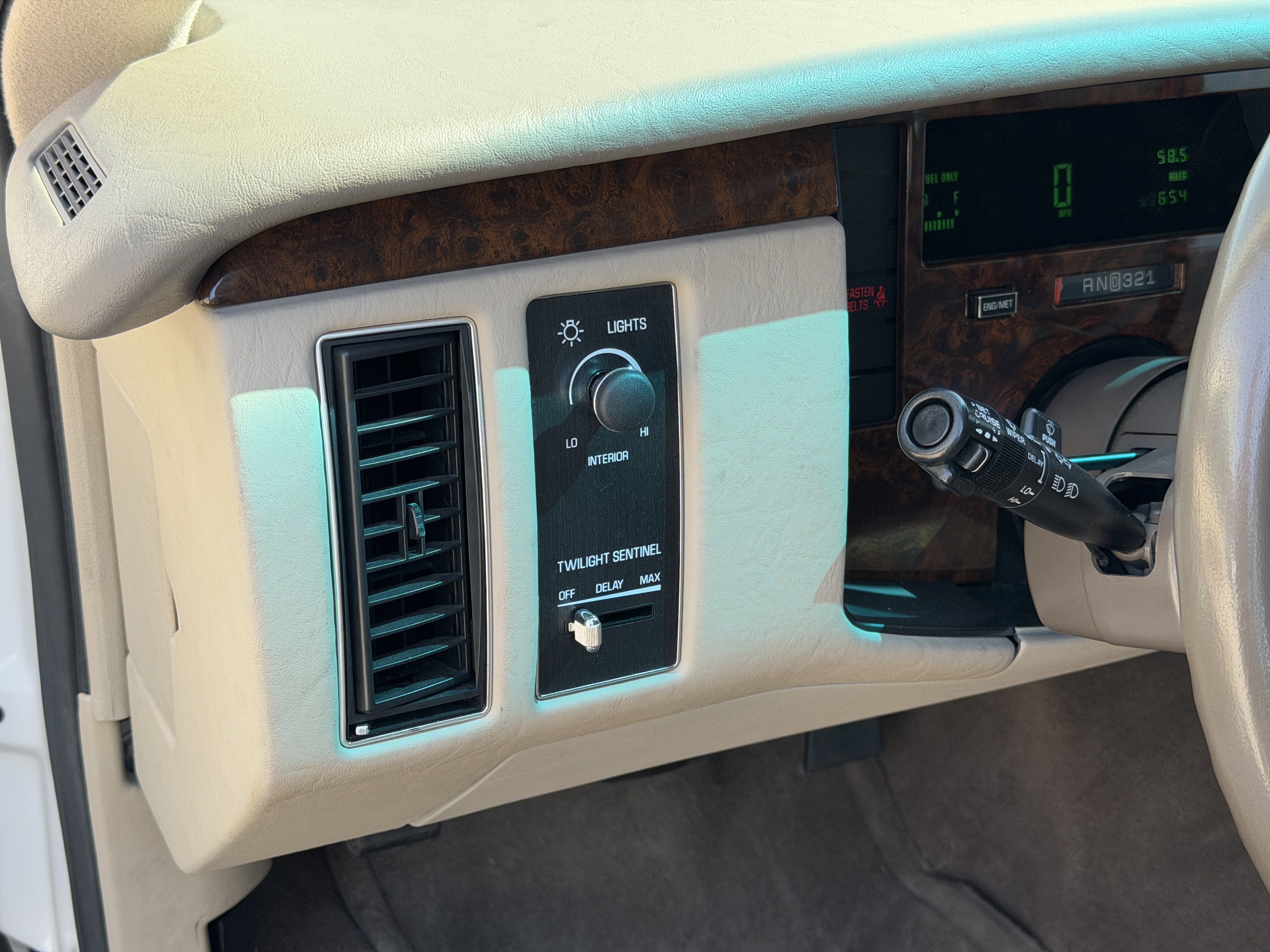 Used 1996 Cadillac Fleetwood Brougham RWD image 15