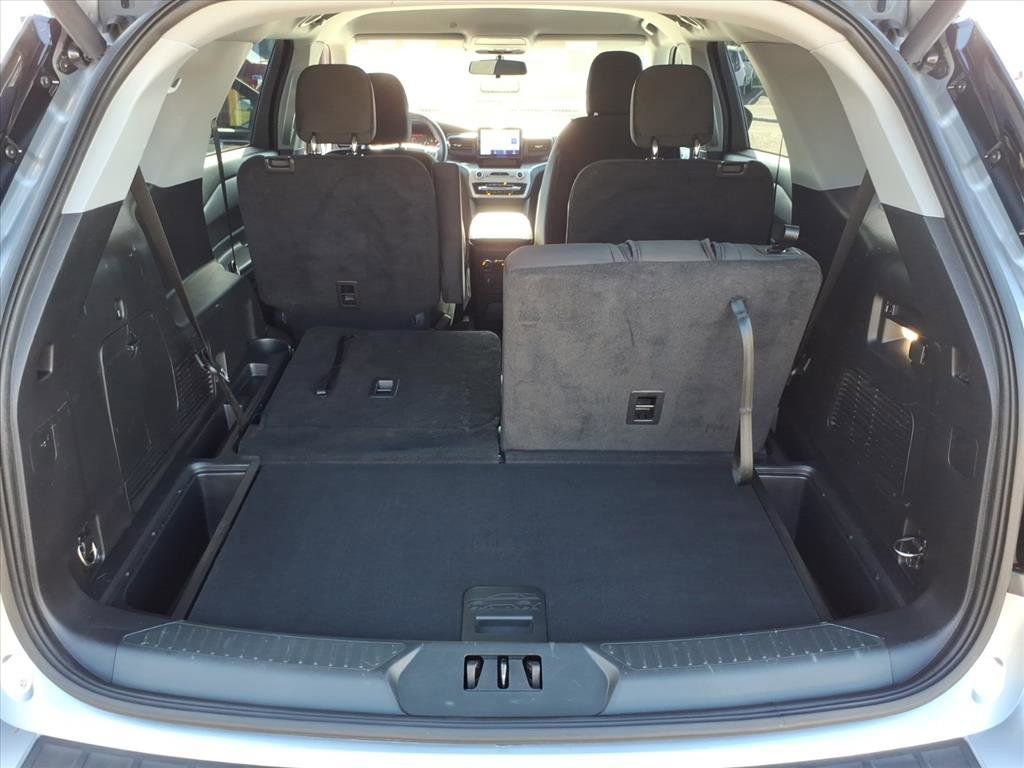 Used 2023 Ford Explorer XLT AWD/4WD image 19