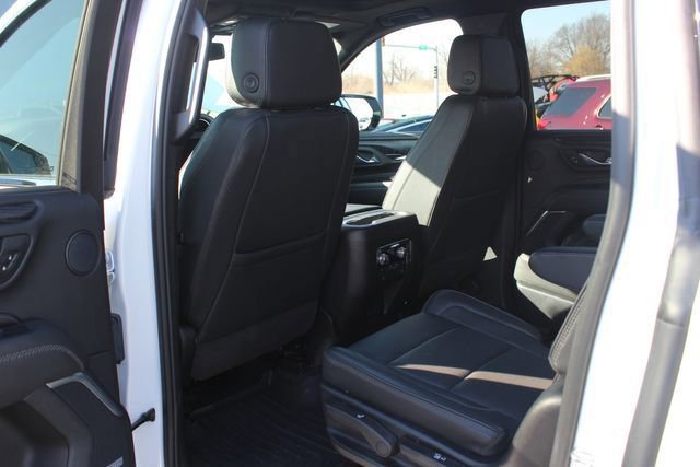 Used 2024 GMC Yukon XL Denali image 16