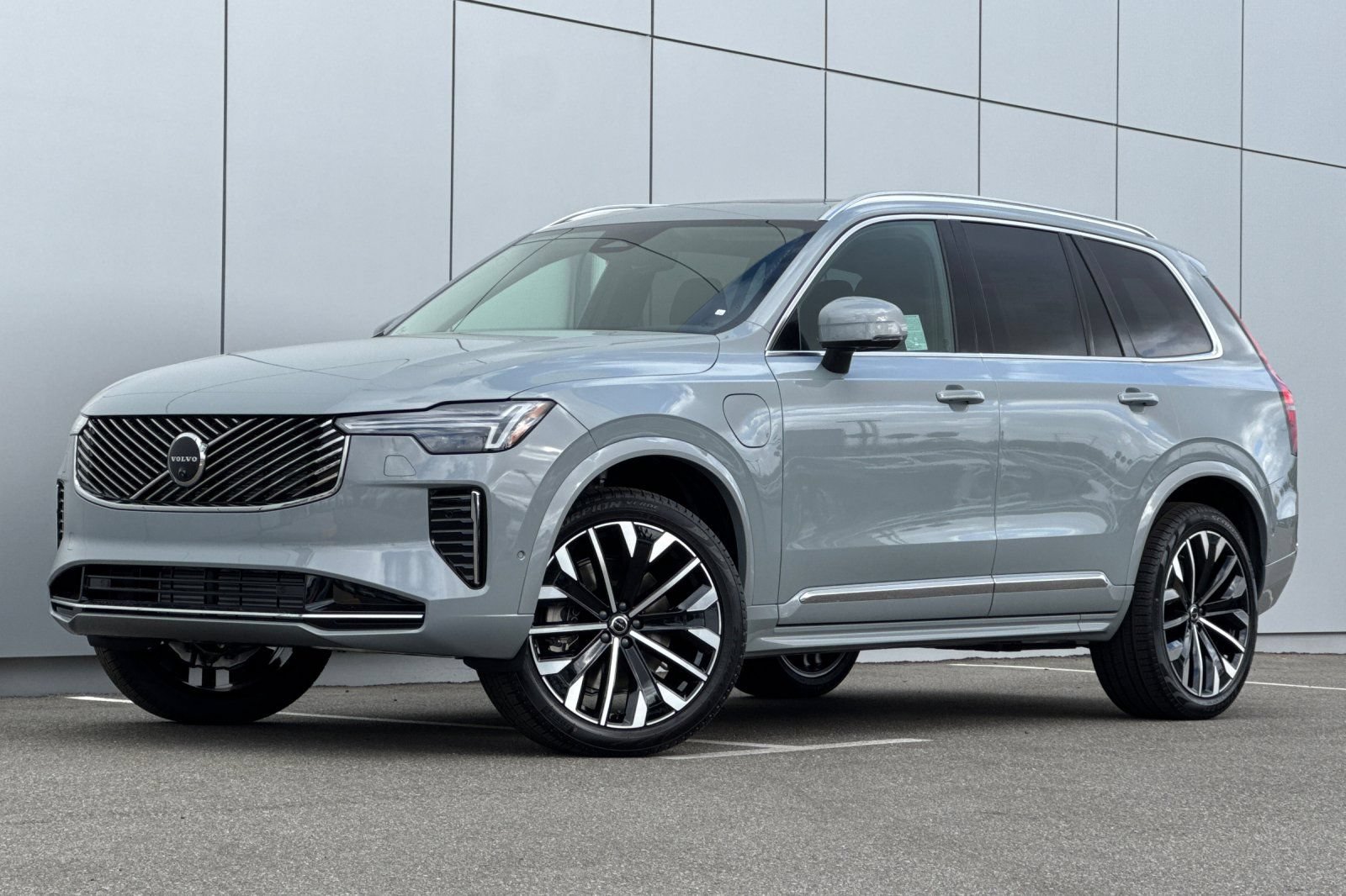 New 2026 Volvo XC90 T8 Plus w/ Protection Package AWD/4WD image 1
