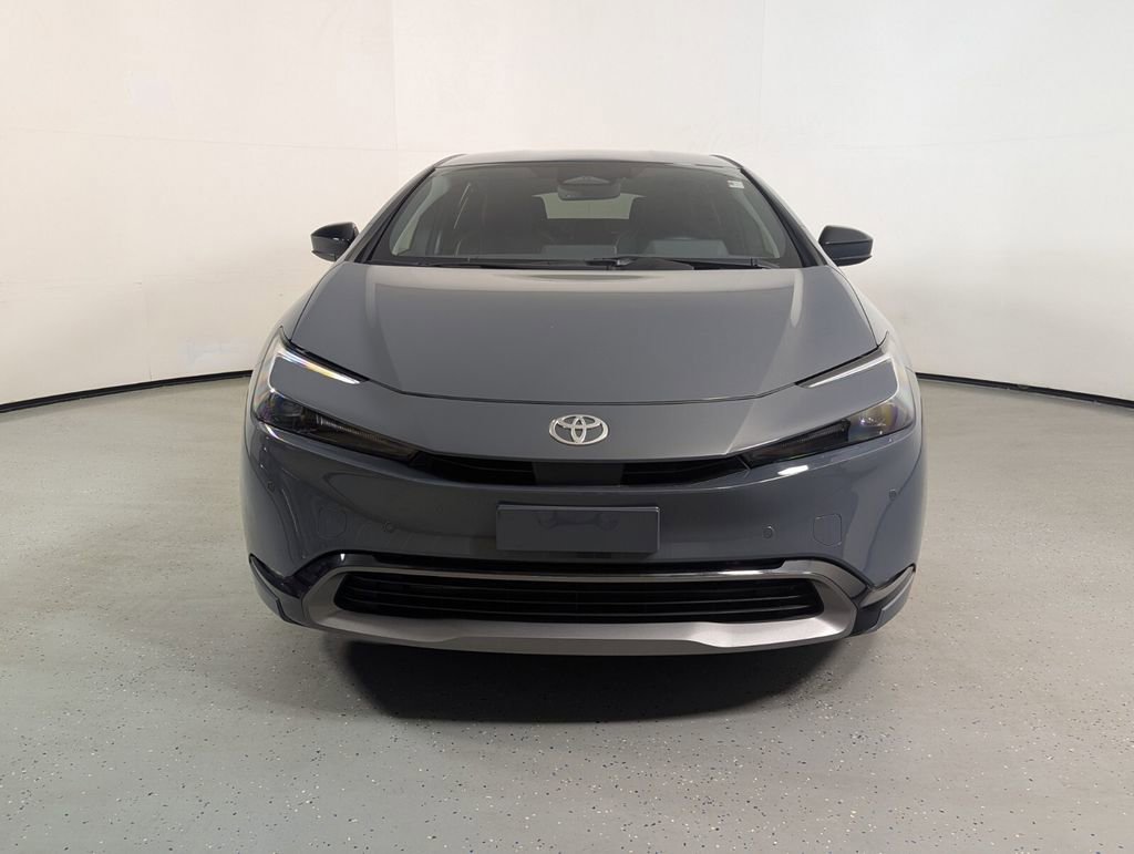 Used 2025 Toyota Prius XLE FWD image 2