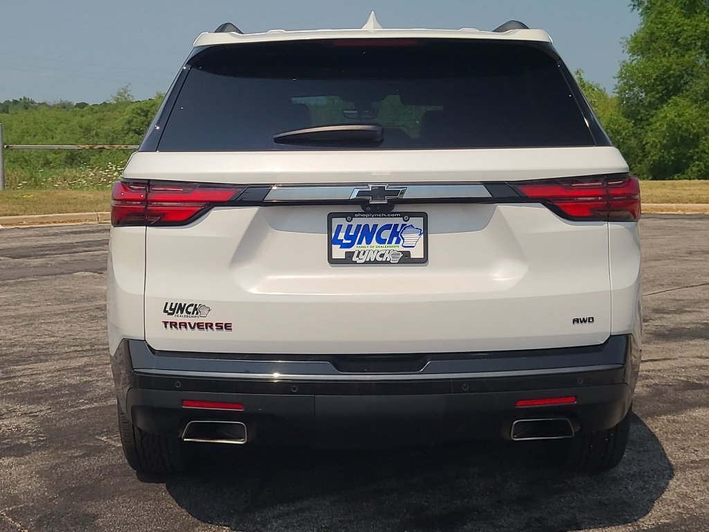 Used 2022 Chevrolet Traverse Premier w/ Redline Edition AWD/4WD image 3