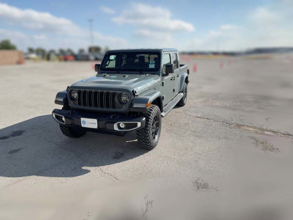 New 2025 Jeep Gladiator Sport image 3