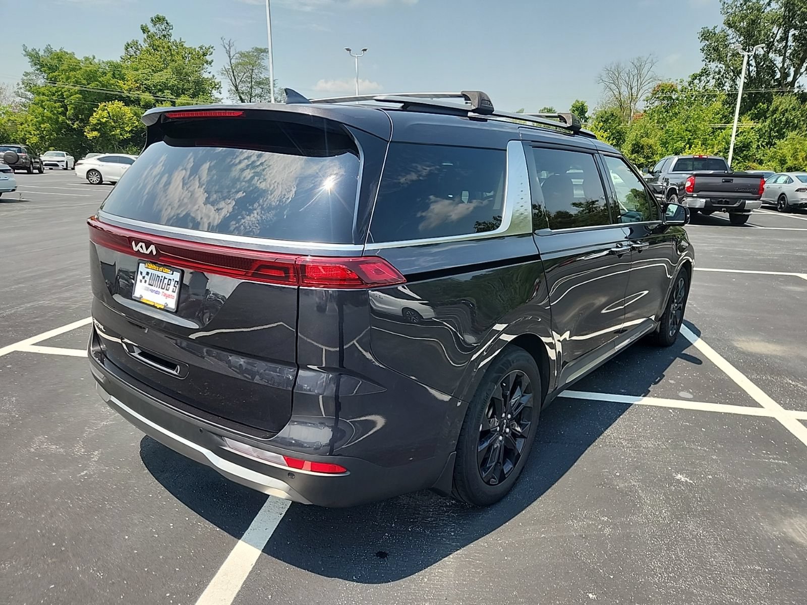 Used 2024 Kia Carnival SX FWD image 11