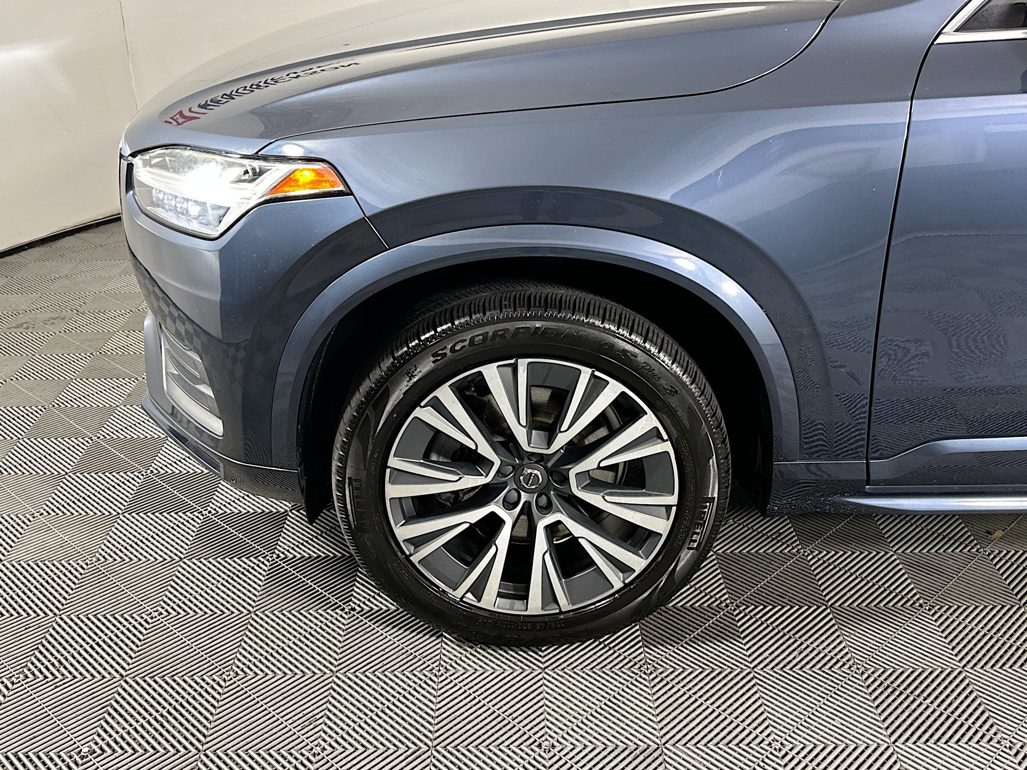 Used 2020 Volvo XC90 T5 Momentum w/ Protection Package Premier image 11