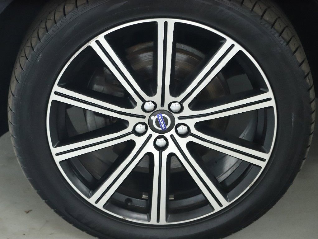 Used 2017 Volvo XC60 T6 Inscription w/ Climate Package image 38