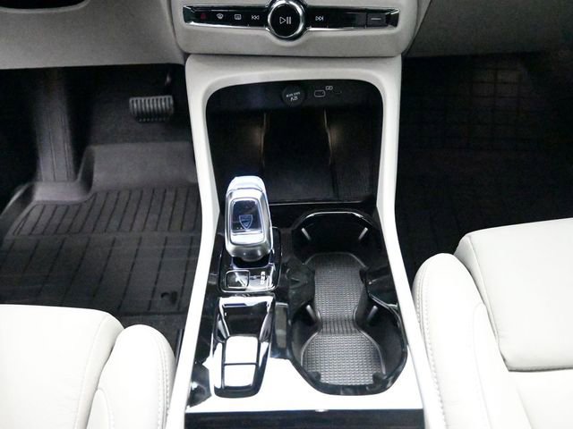 New 2026 Volvo XC40 B5 Plus w/ Protection Package Premier image 13