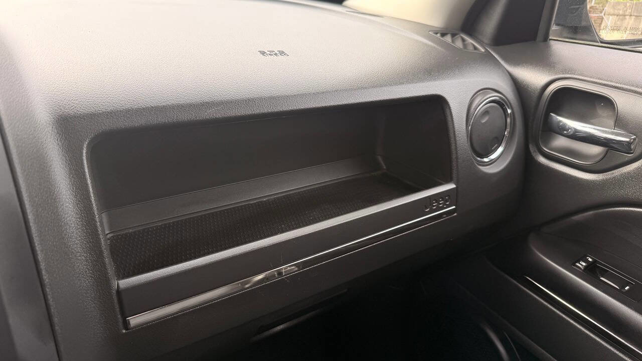 Used 2012 Jeep Patriot Limited w/ Sun/Sound Group AWD/4WD image 44