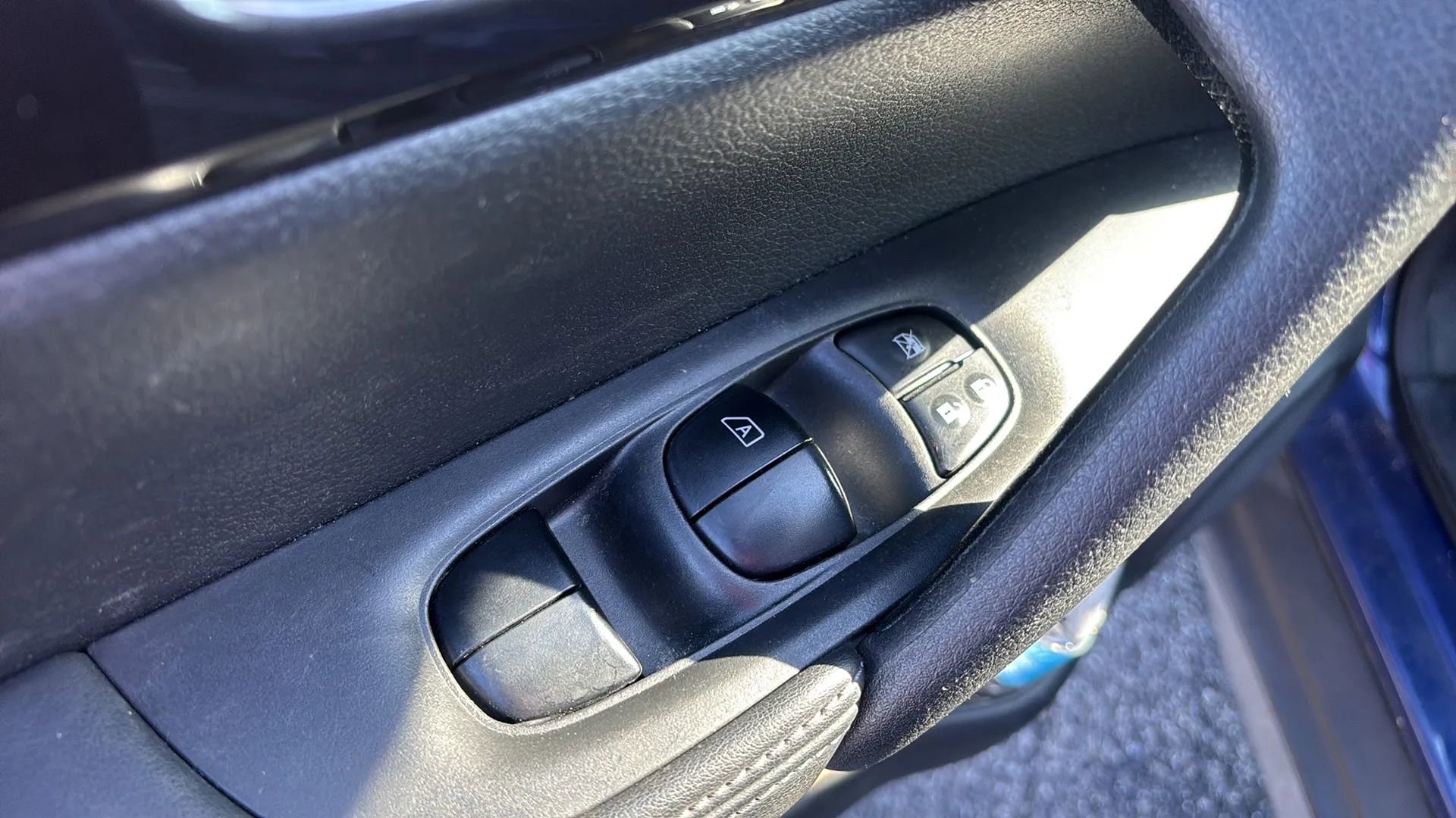 Used 2018 Nissan Rogue S image 10