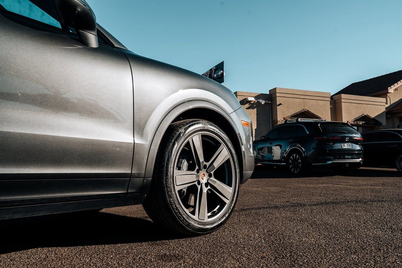 Used 2024 Porsche Cayenne Coupe image 14