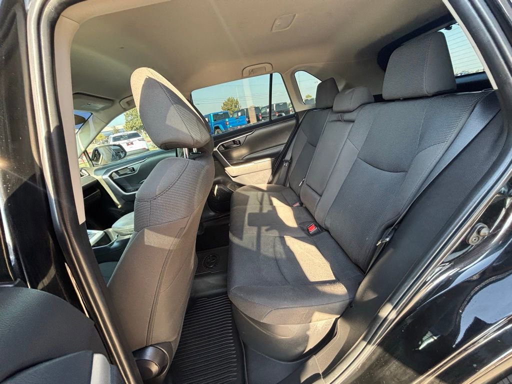 Used 2022 Toyota RAV4 LE image 12