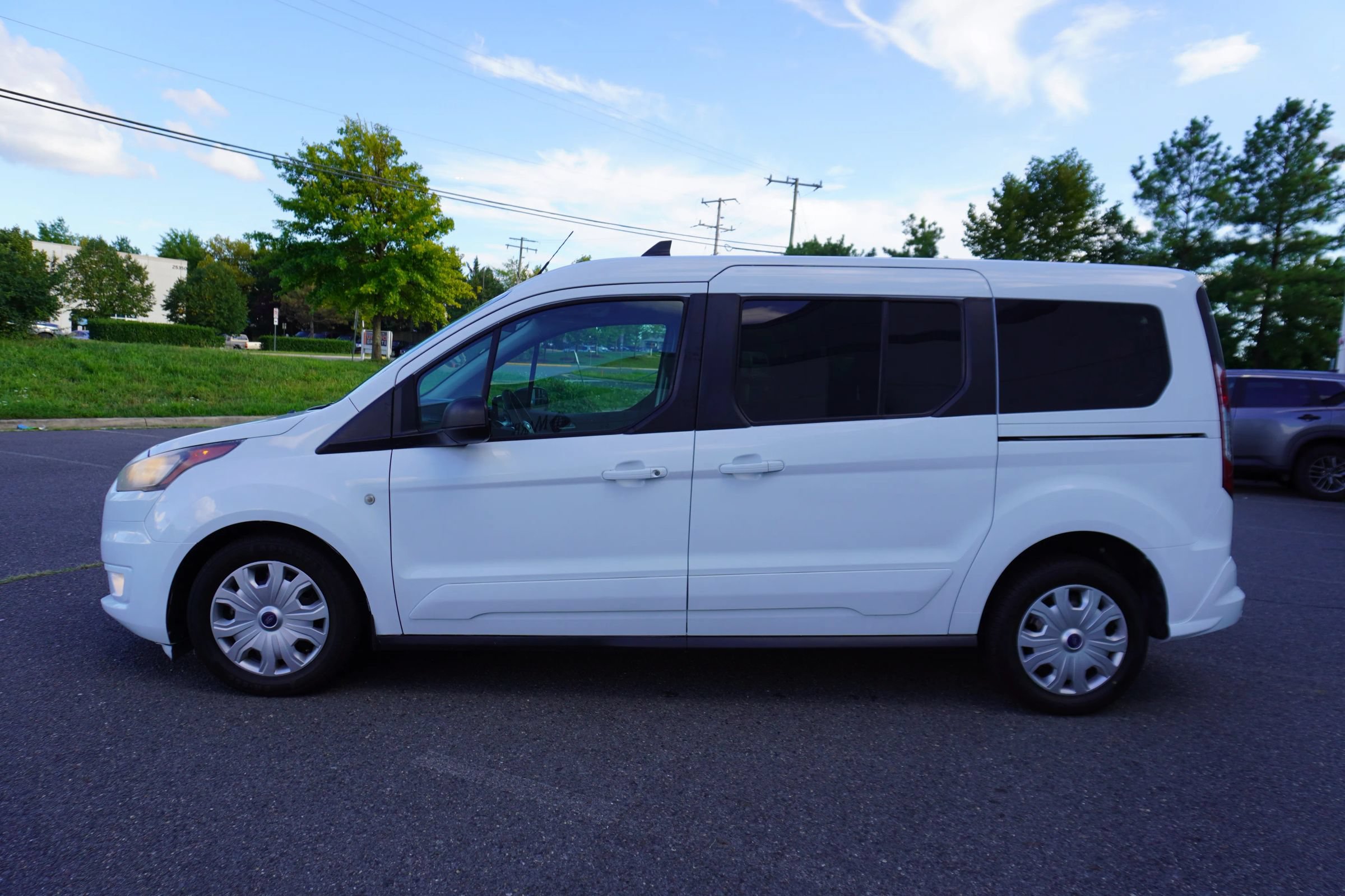 Used 2021 Ford Transit Connect XLT FWD image 4