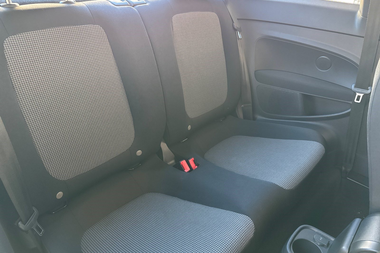 Used 2019 Volkswagen Beetle 2.0T S FWD image 30