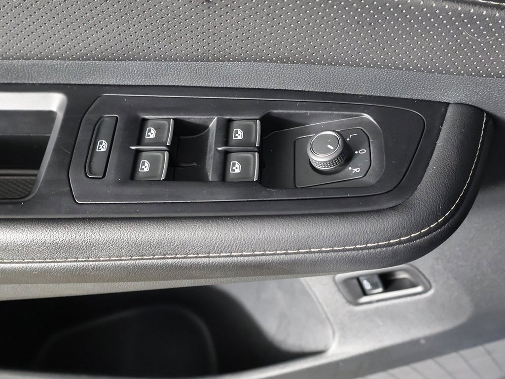 Used 2024 Volkswagen Atlas Cross Sport SEL R-Line image 39