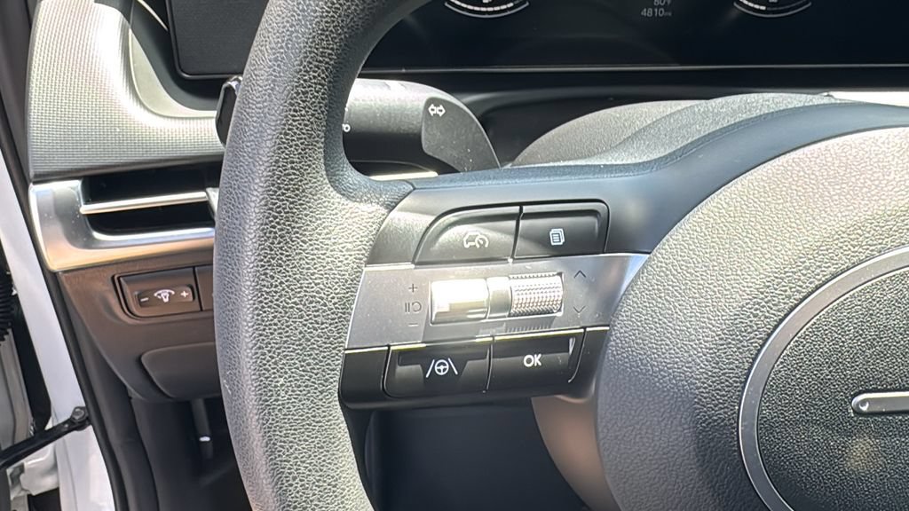 Used 2025 Hyundai Santa Cruz SE AWD/4WD image 17