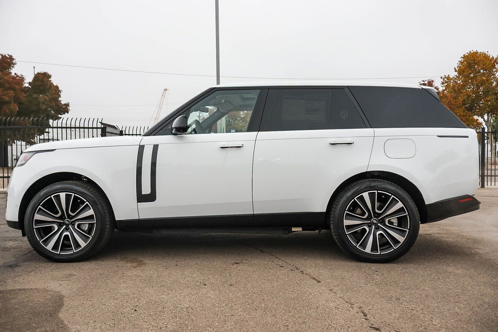 New 2025 Land Rover Range Rover SE image 7