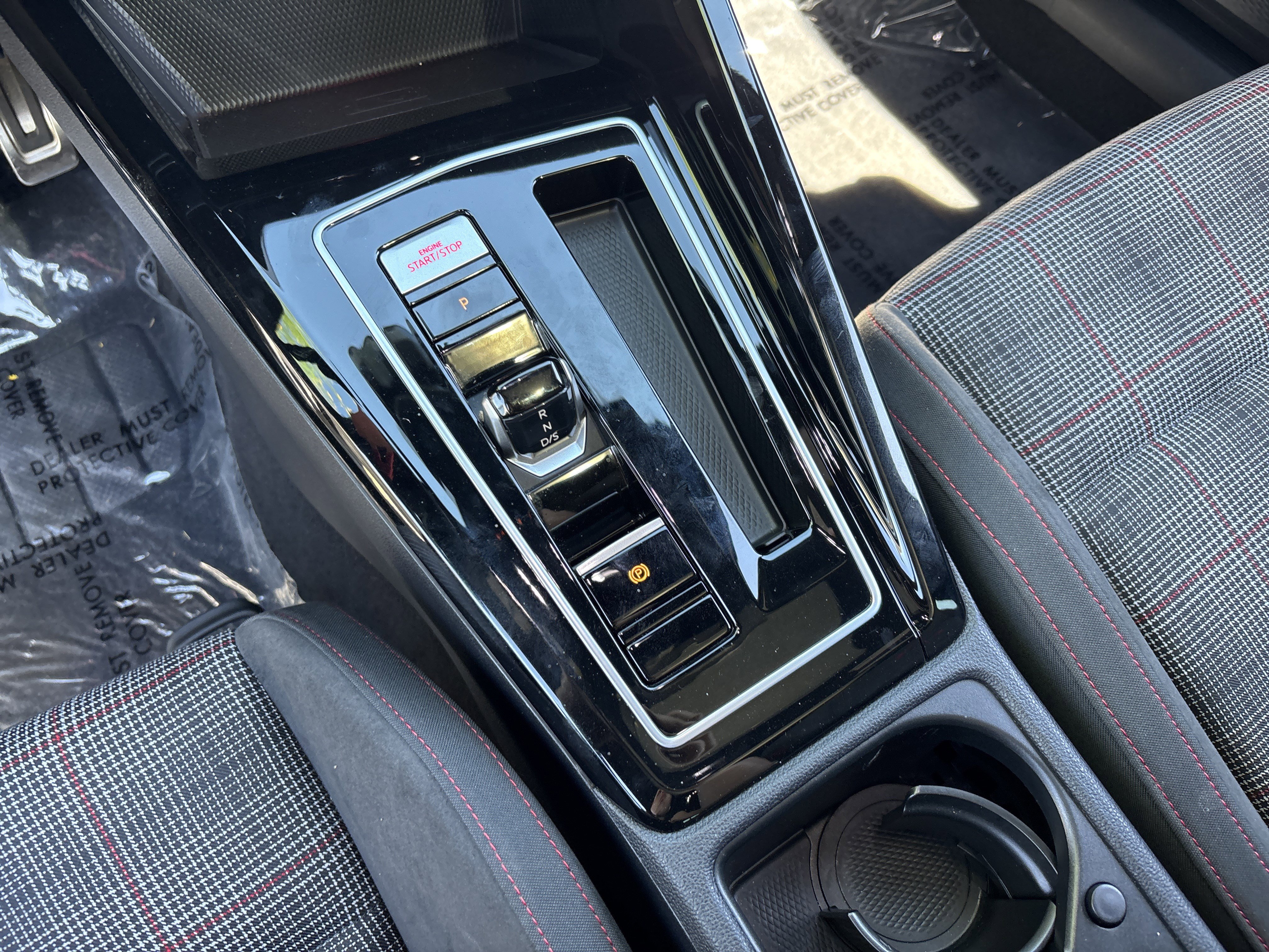 Used 2024 Volkswagen GTI SE w/ MDO Package image 24