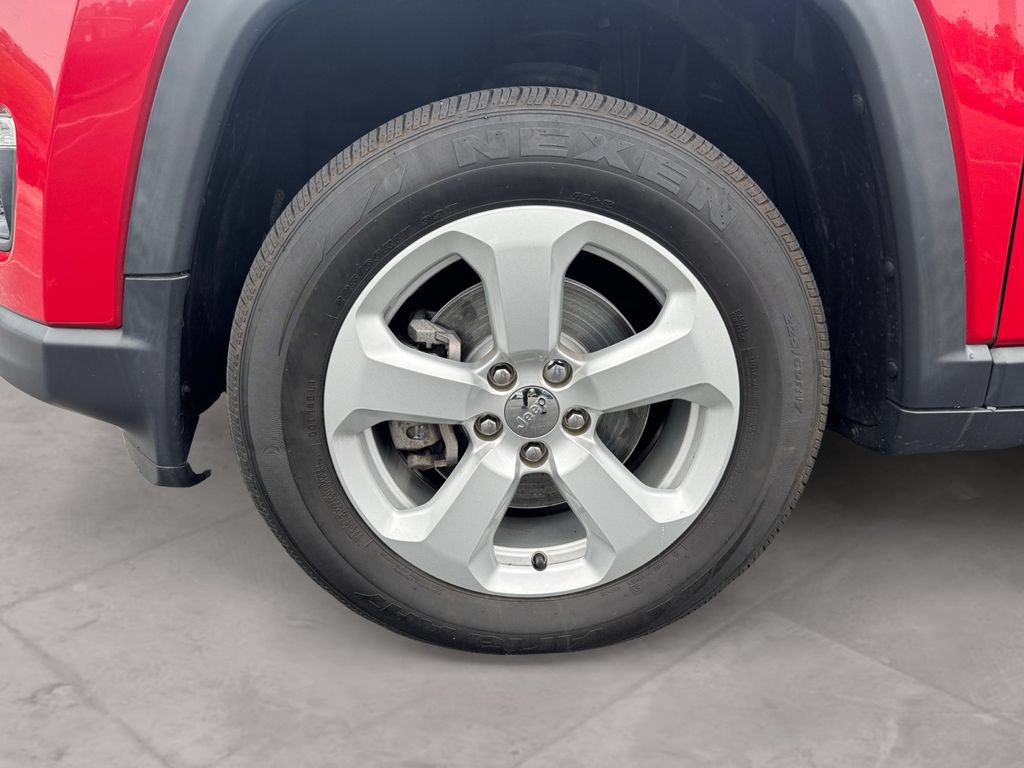 Used 2019 Jeep Compass Latitude w/ Cold Weather Group AWD/4WD image 14