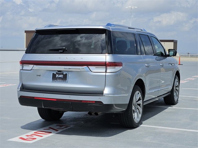 Used 2024 Lincoln Navigator L 4WD image 7