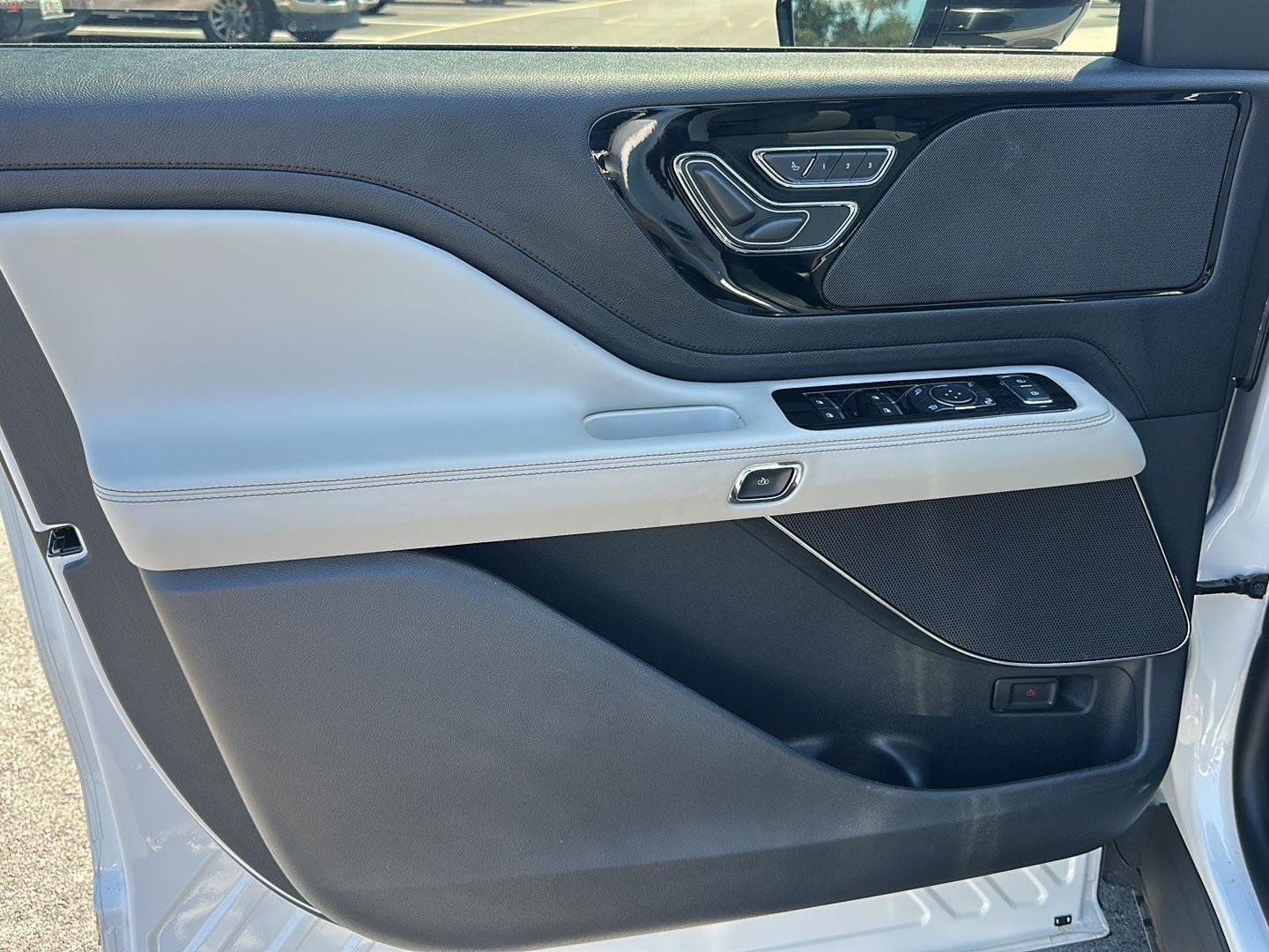 Used 2026 Lincoln Aviator AWD image 17