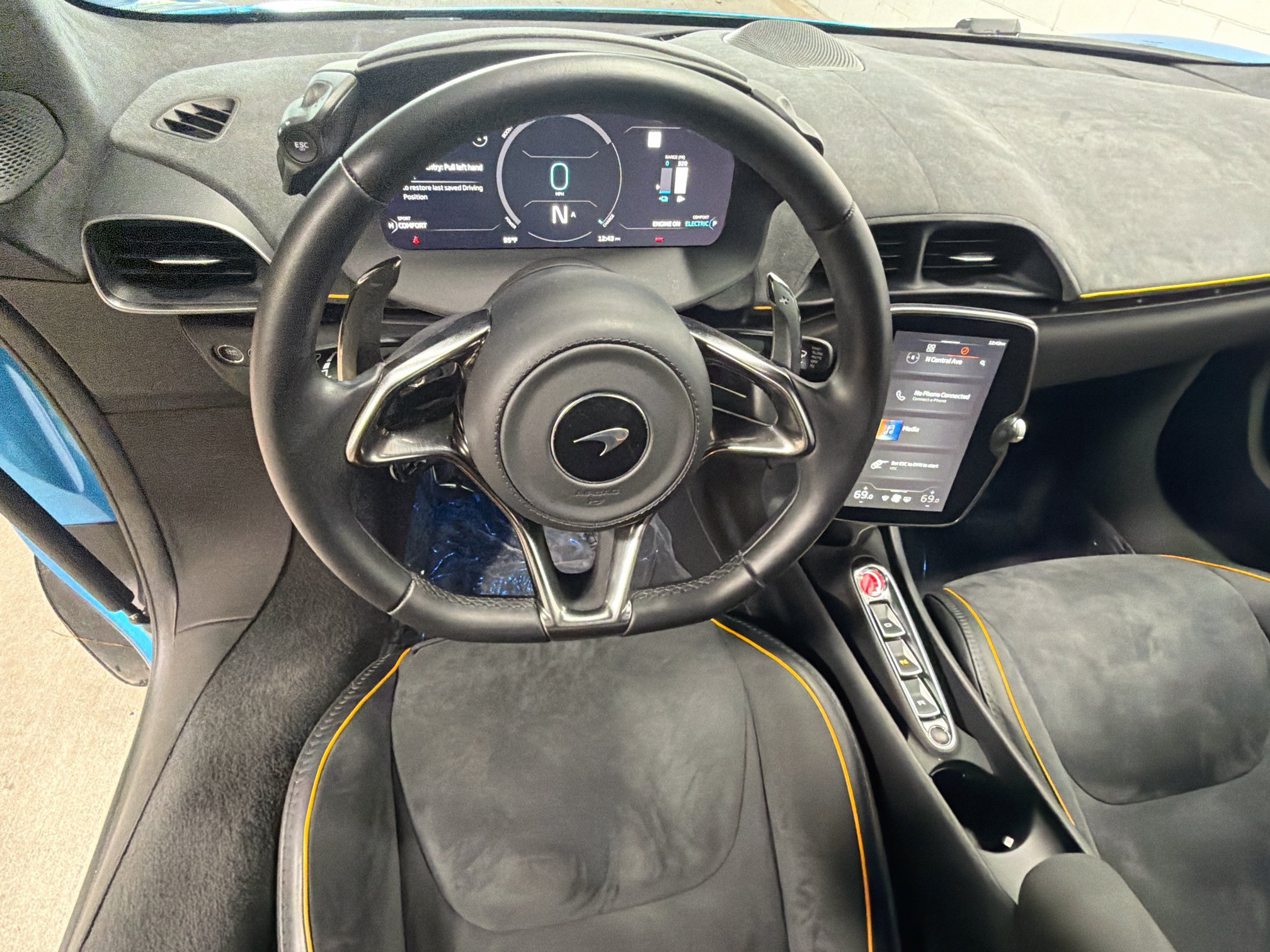 Used 2023 McLaren Artura RWD image 34