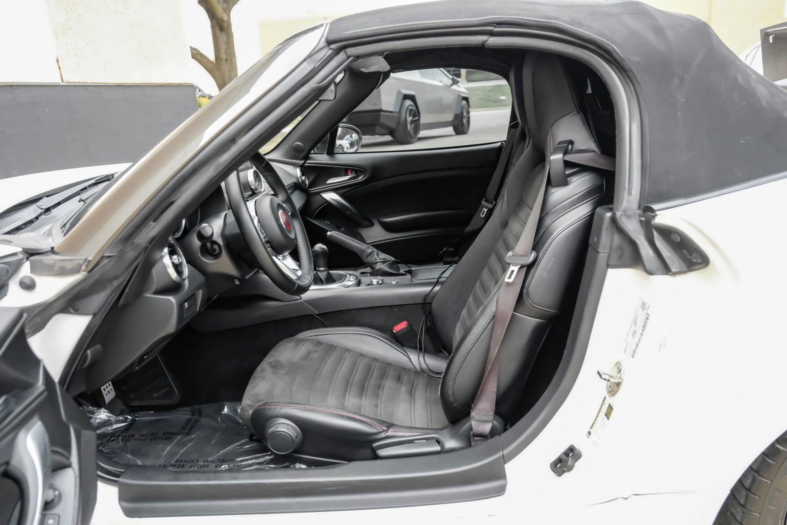 Used 2017 FIAT 124 Spider RWD image 3
