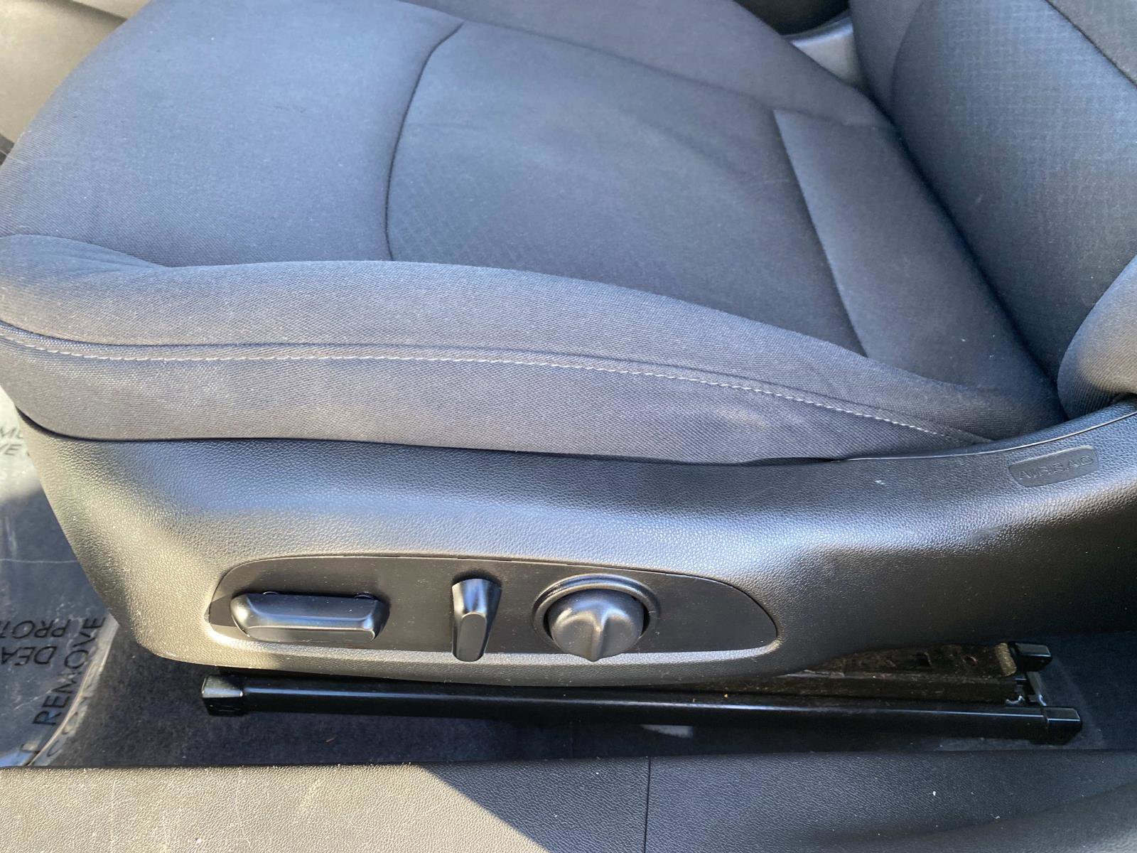 Used 2021 Chevrolet Malibu LT image 33