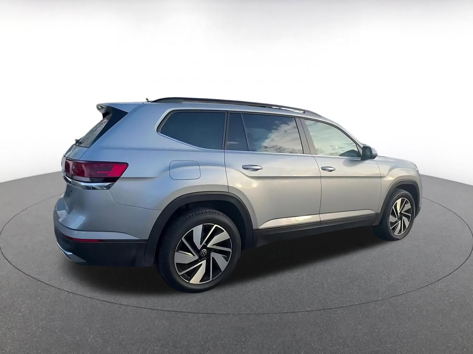 Used 2025 Volkswagen Atlas SE image 15