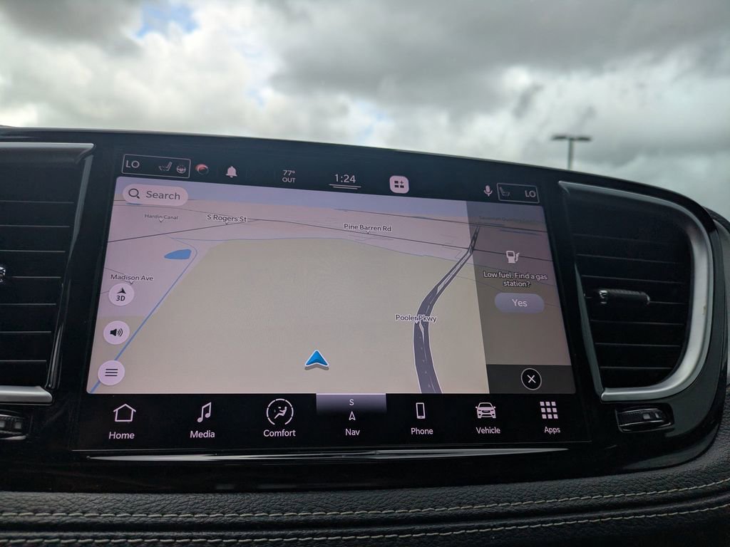 Used 2021 Chrysler Pacifica Limited w/ Uconnect Theater Family Group image 26