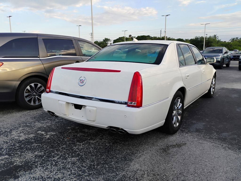 Used 2009 Cadillac DTS FWD image 4