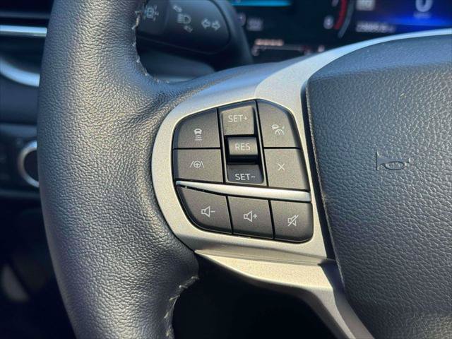 Used 2022 Ford Explorer XLT w/ Equipment Group 202A AWD/4WD image 26