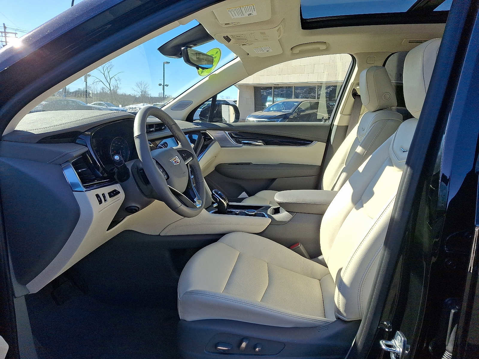 Used 2025 Cadillac XT6 Premium Luxury w/ Technology Package image 13