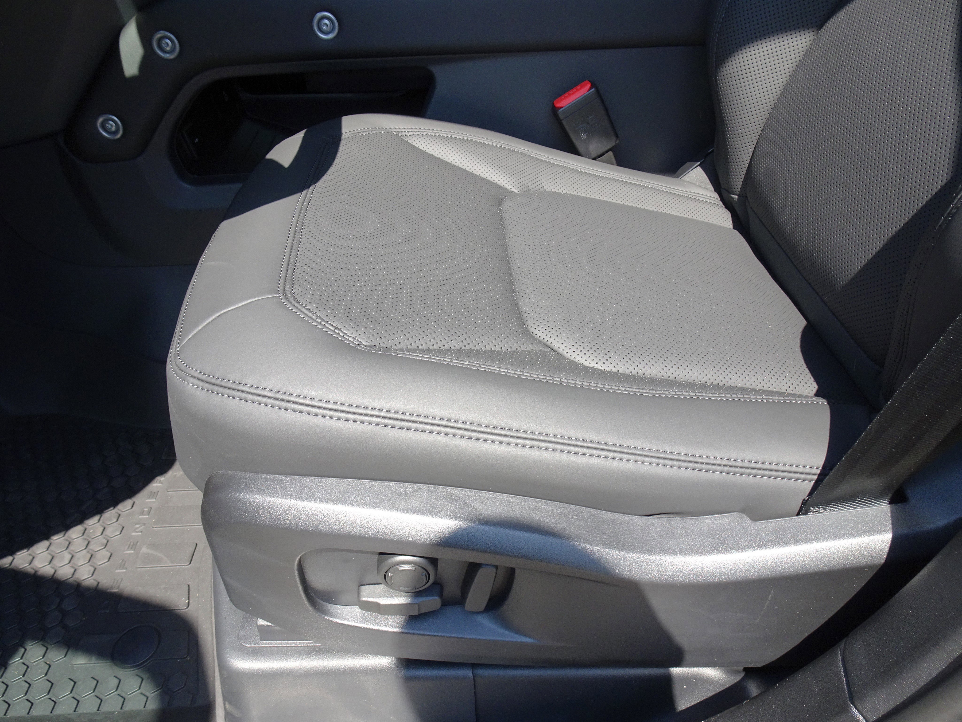 New 2025 Land Rover Defender 110 S image 17