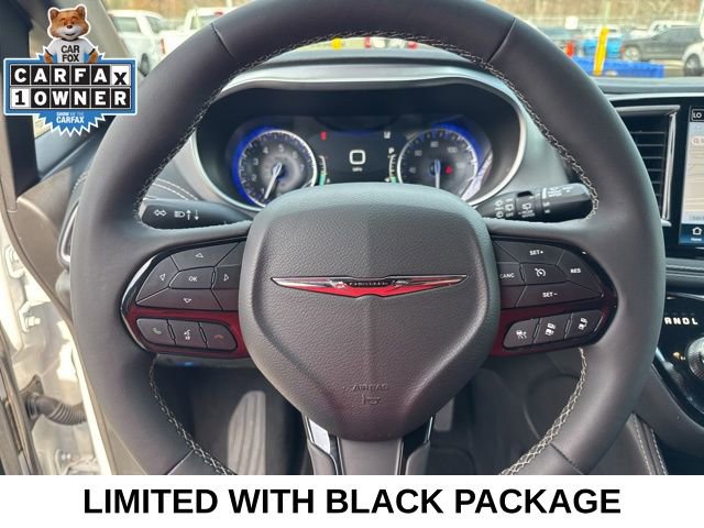 Used 2025 Chrysler Pacifica Limited image 14