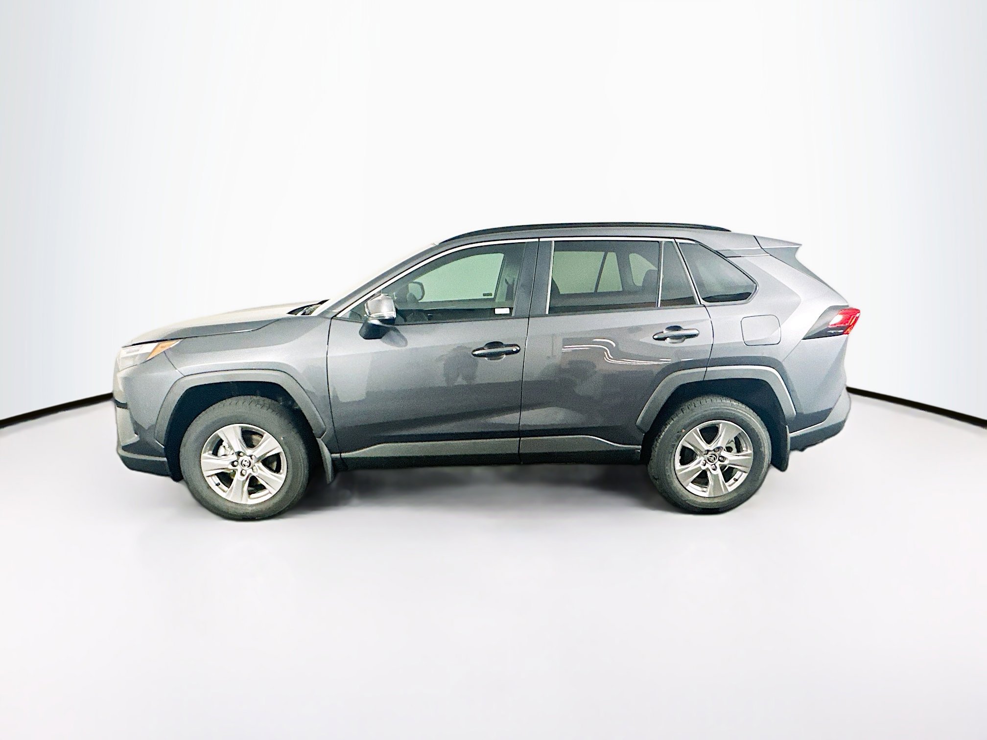 Used 2025 Toyota RAV4 XLE w/ Convenience Package FWD image 4