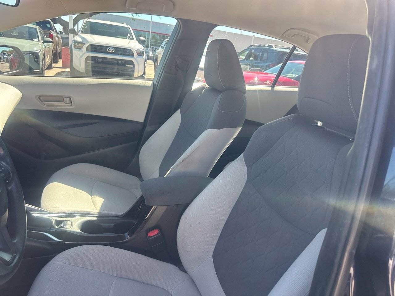 Used 2022 Toyota Corolla LE FWD image 7